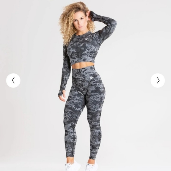 CAMO SEAMLESS LONG SLEEVE CROP TOP - Picture 2 of 4